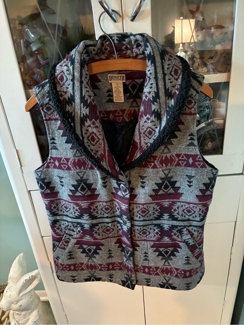 Duluth Trading Co Women's Maroon & Gray Aztec Hooded Vest sz S like new